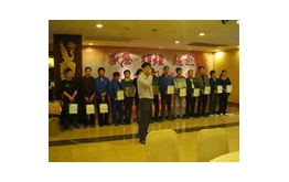 10周年厂庆为元老发奖