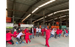 一年一次的拔河角逐